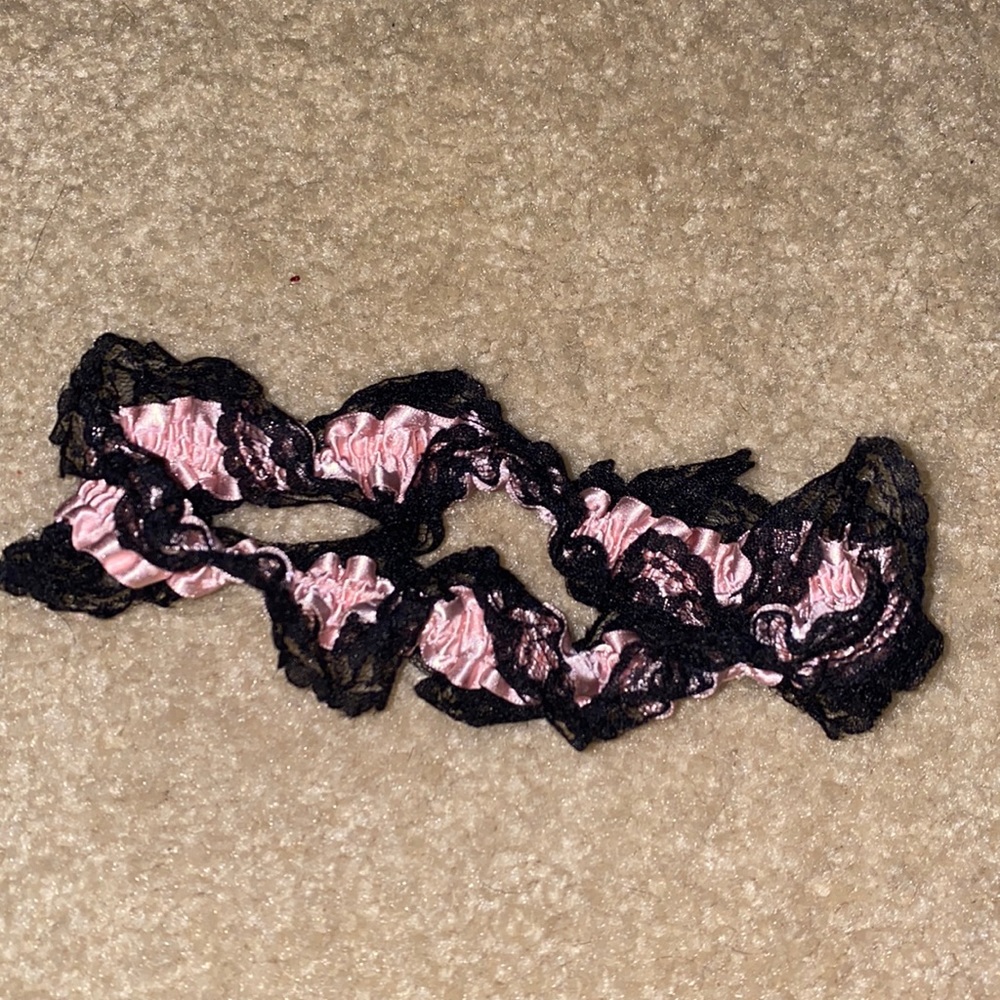 Pink/black lace garter